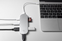 如何做到一键删除win7电脑连接的多个外接设备？